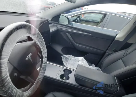 2022 Tesla Model Y z USA, uszkodzony, nr VIN 7SAYGDEE4NA012963